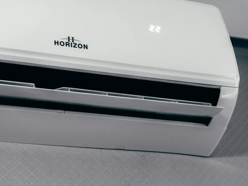 Unit AC Split Wall Mounted 0.5 PK dan 1 PK R32 untuk ruang kerja kantor
